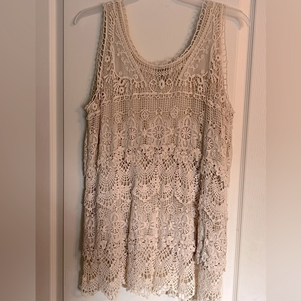 New Options Plus cream crochet lacework lined tank top